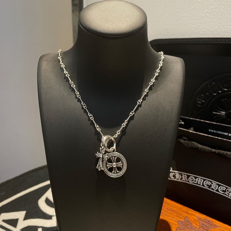 Ch*0me He**ts necklaces